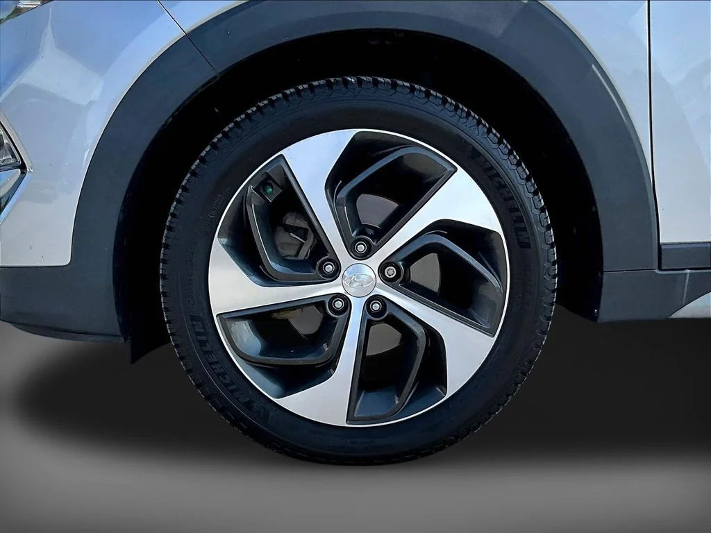 Used 2018 Silver Hyundai Limited image 32