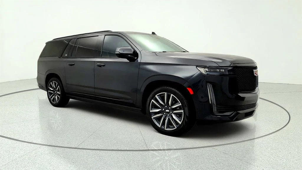 Used 2023 Black Raven Cadillac 4WD 4dr Sport w/ Touring Pkg, Super Cruise & Rear Entertainment image 3