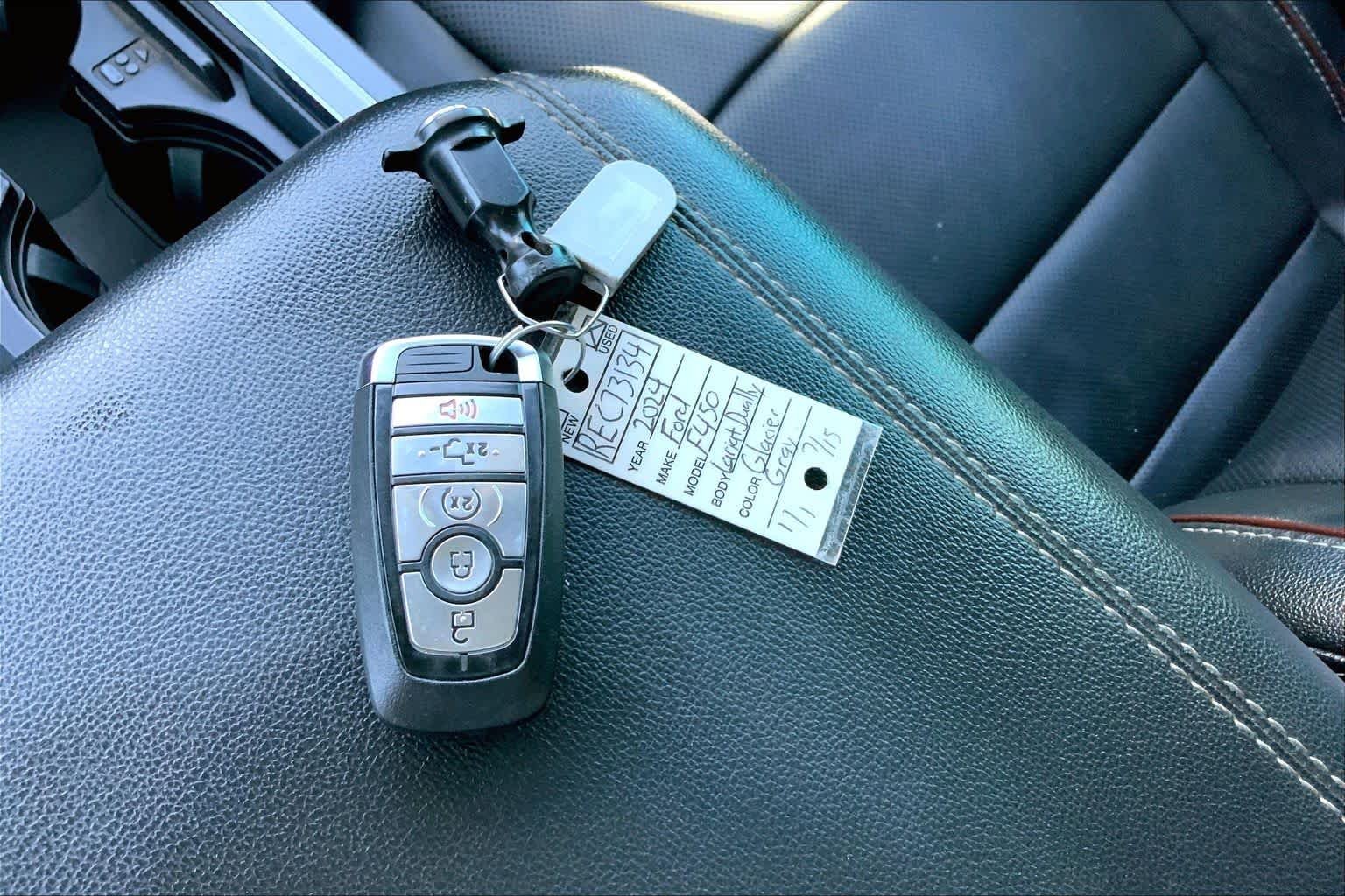 Used 2024 Glacier Gray Metallic TriCoat Ford LARIAT image 15