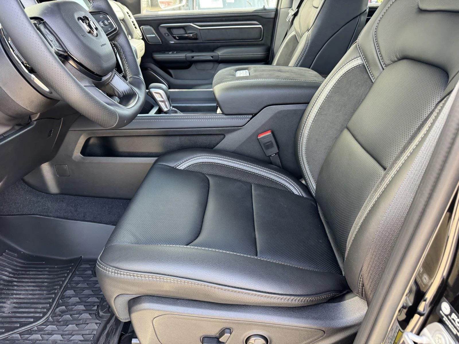 New 2026 Diamond Black Crystal Pearl-Coat Exterior Paint RAM RHO image 18