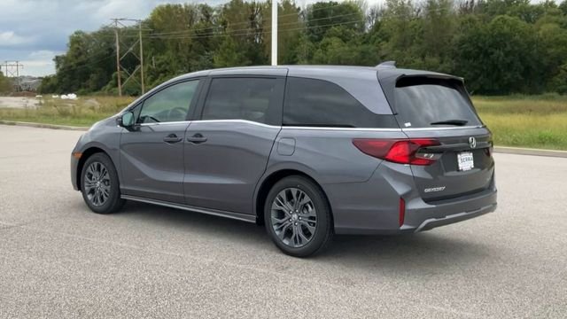 New 2026 Modern Steel Metallic Honda Touring image 6