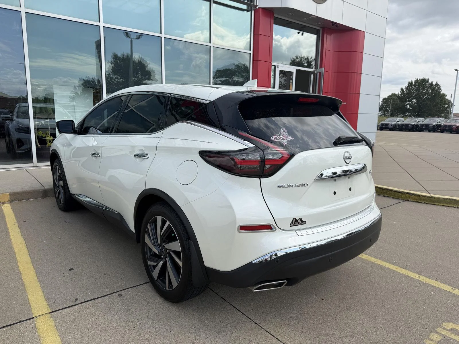 Certified Used 2023 Pearl White Tricoat Nissan SL image 9