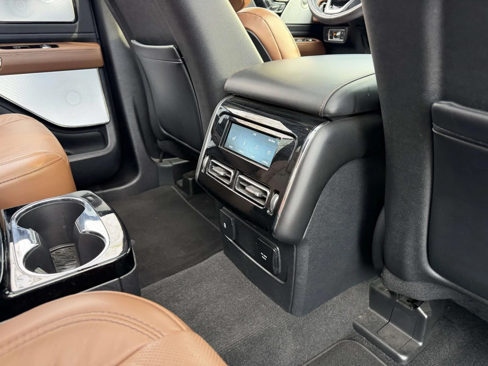 Used 2020 Black Lincoln Reserve image 15