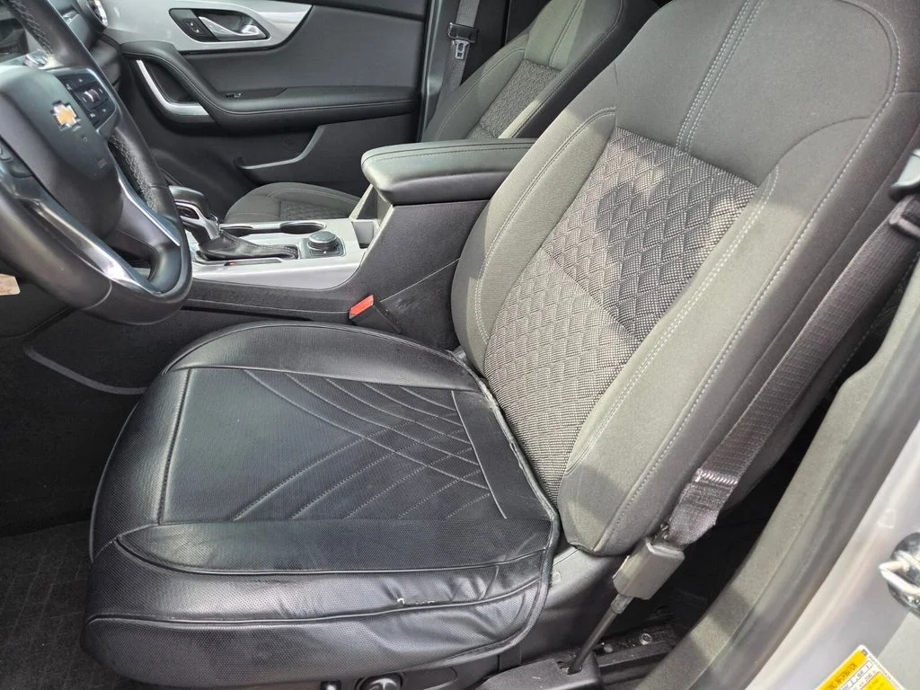 Used 2019 Silver Chevrolet Base image 9