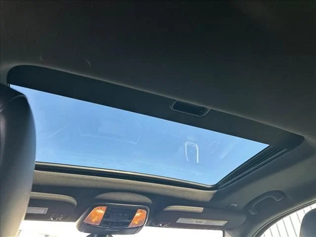 Used 2017 Blue Jeep Limited image 16