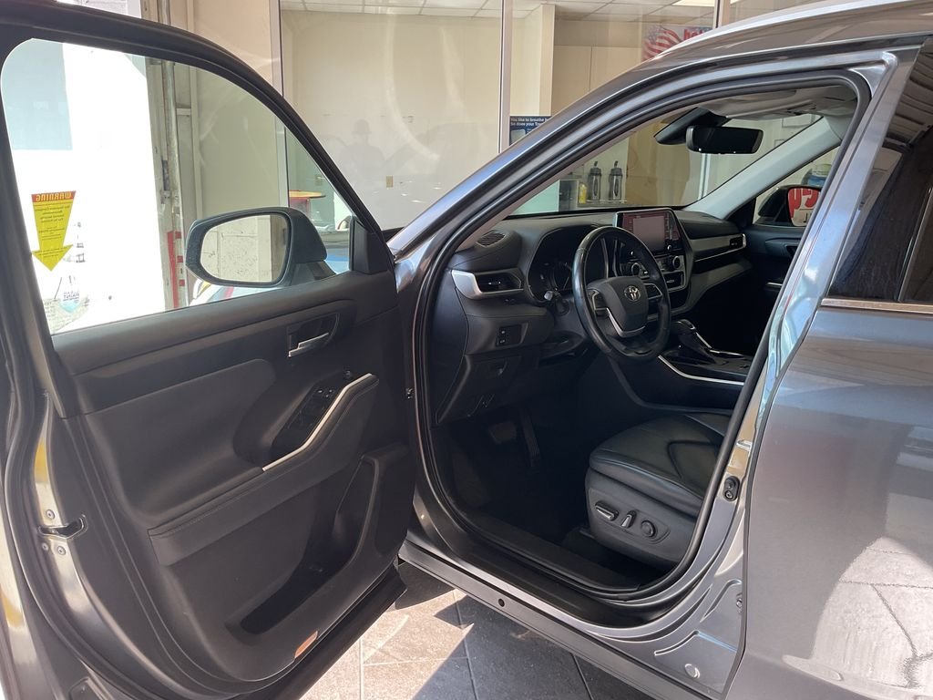 Used 2022 Gray Toyota XLE image 13