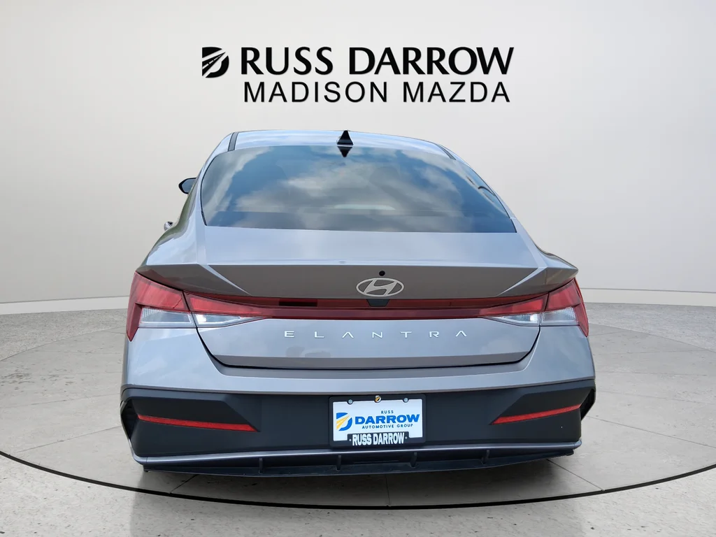 Used 2024 Silver Hyundai SE image 4