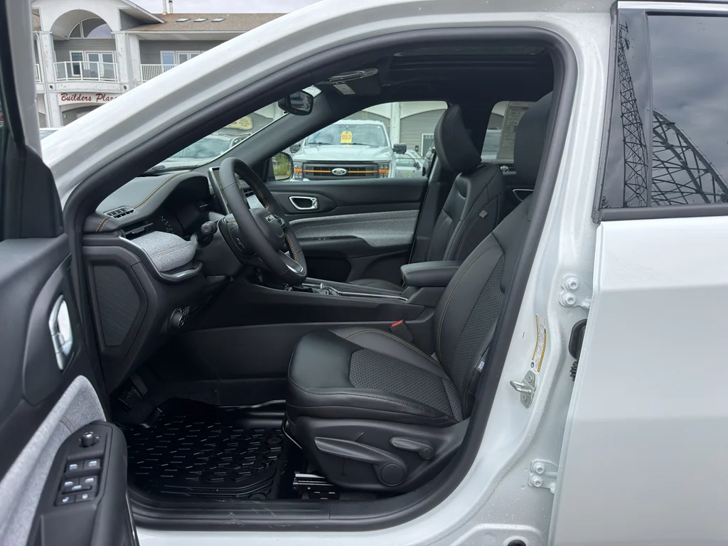 2026 Jeep Compass 85th Anniversary - Photo 10