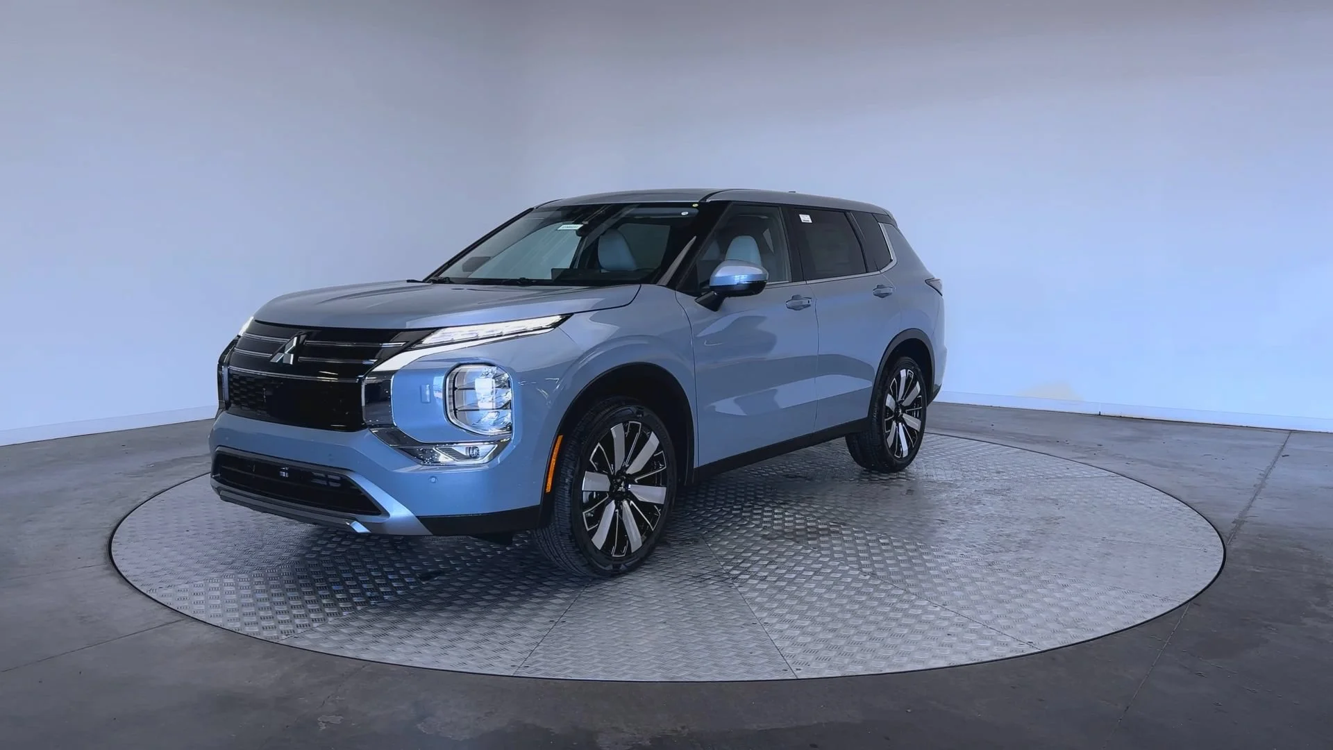 New 2026 Moonstone Gray Metallic Mitsubishi SE image 4