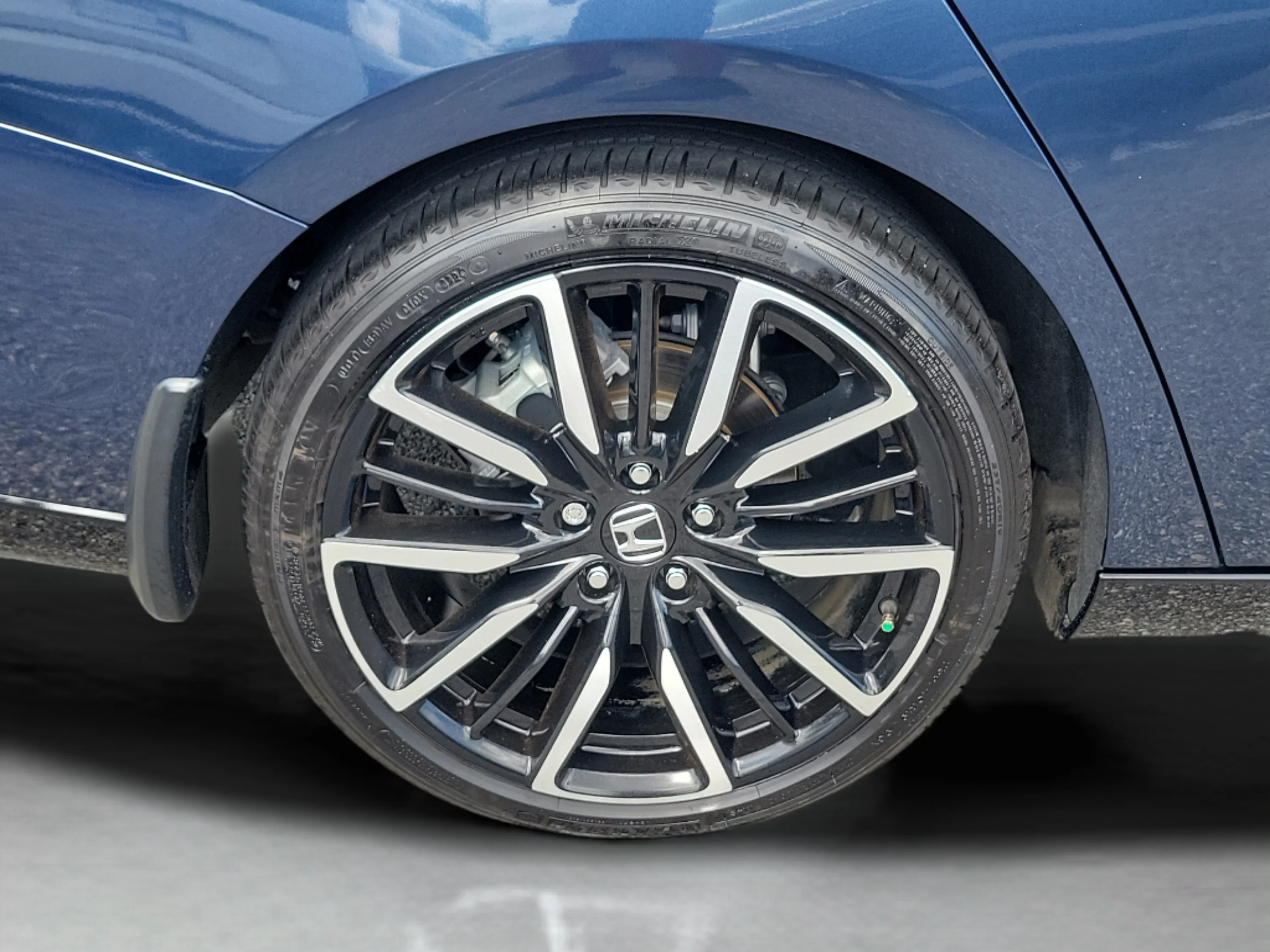 Used 2024 Canyon River Blue Metallic Honda Touring image 34