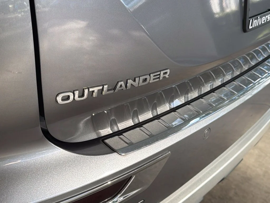 Used 2022 Silver Mitsubishi SEL image 19