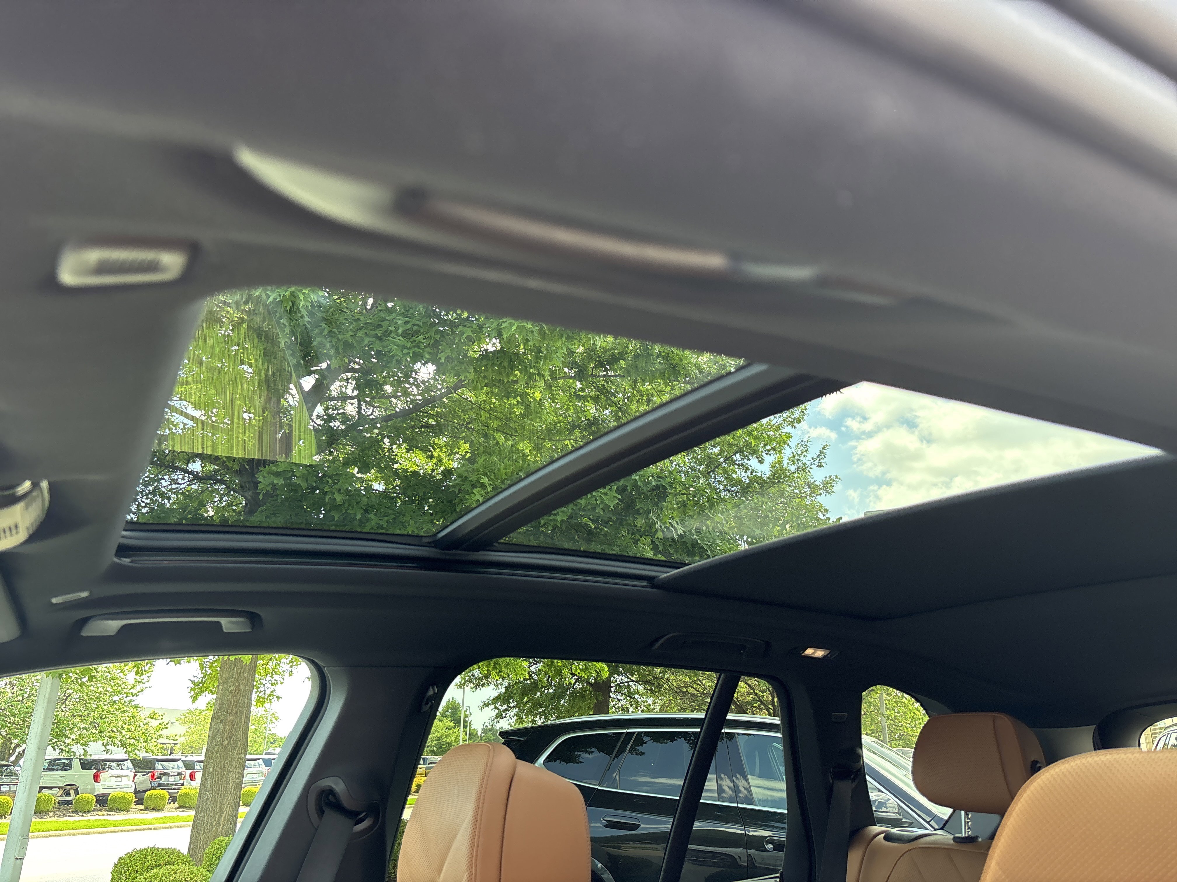 Used 2025 Mineral White Metallic BMW M60i image 19