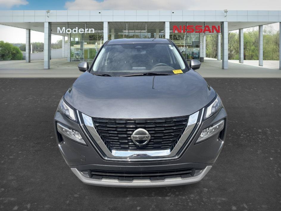 Used 2021 Gun Metallic Nissan SV image 8