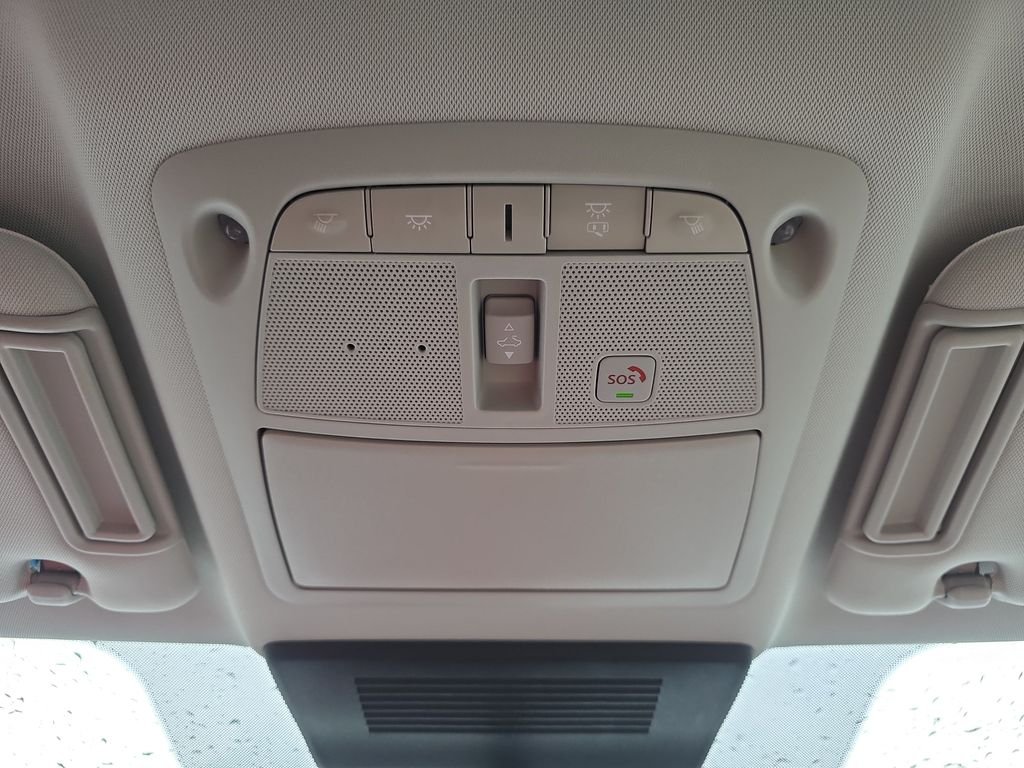 Used 2023 White Nissan Platinum image 32