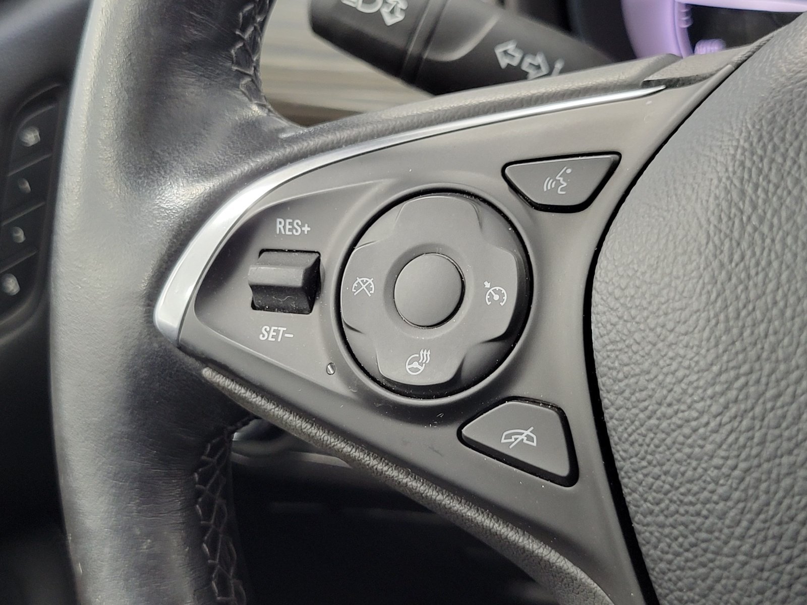 Used 2020 Blue Buick Essence image 17