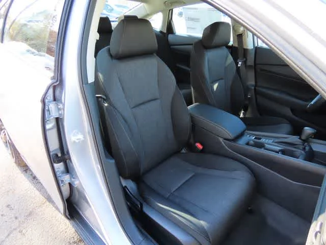 New 2026 Solar Silver Metallic Honda SE image 15