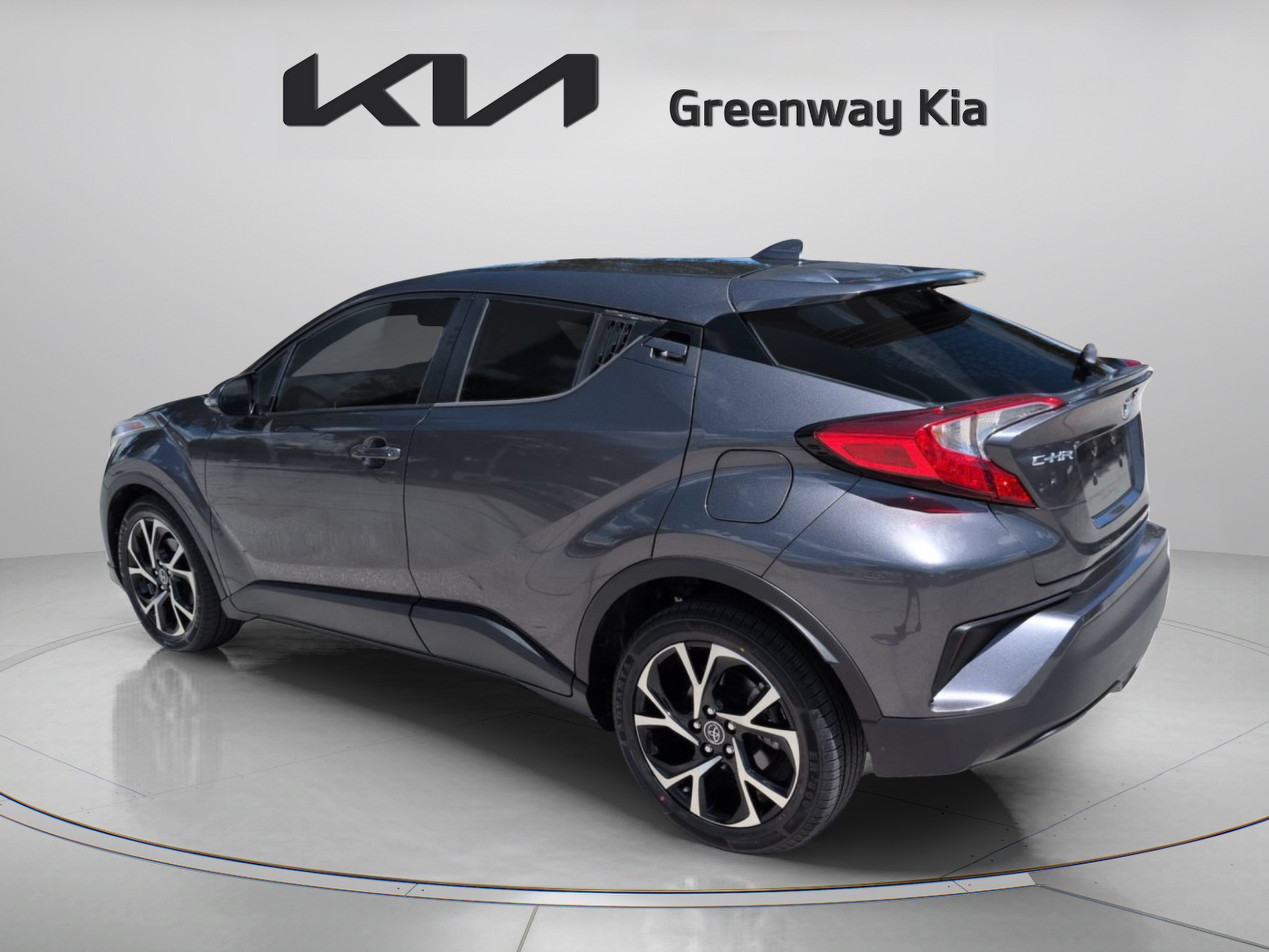 Used 2019 Magnetic Gray Metallic Toyota XLE image 7