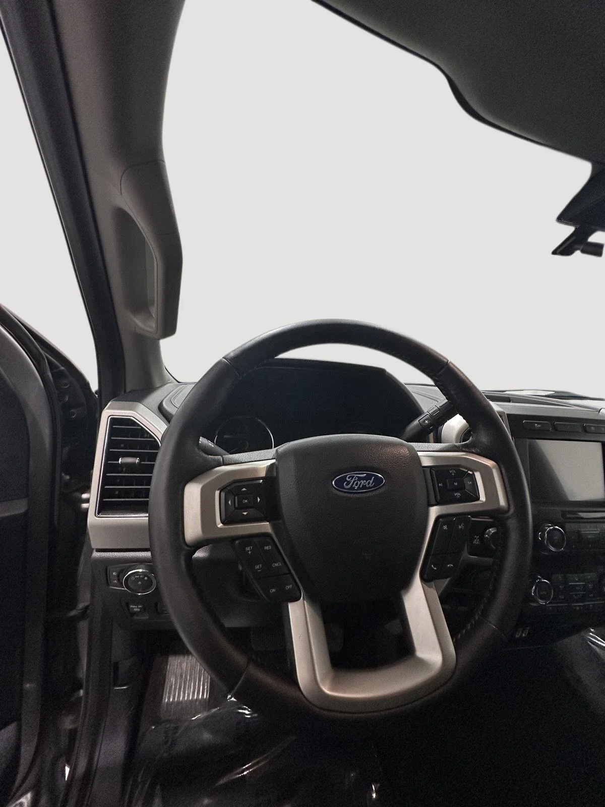 Used 2020 Iconic Silver Metallic Ford XL image 9