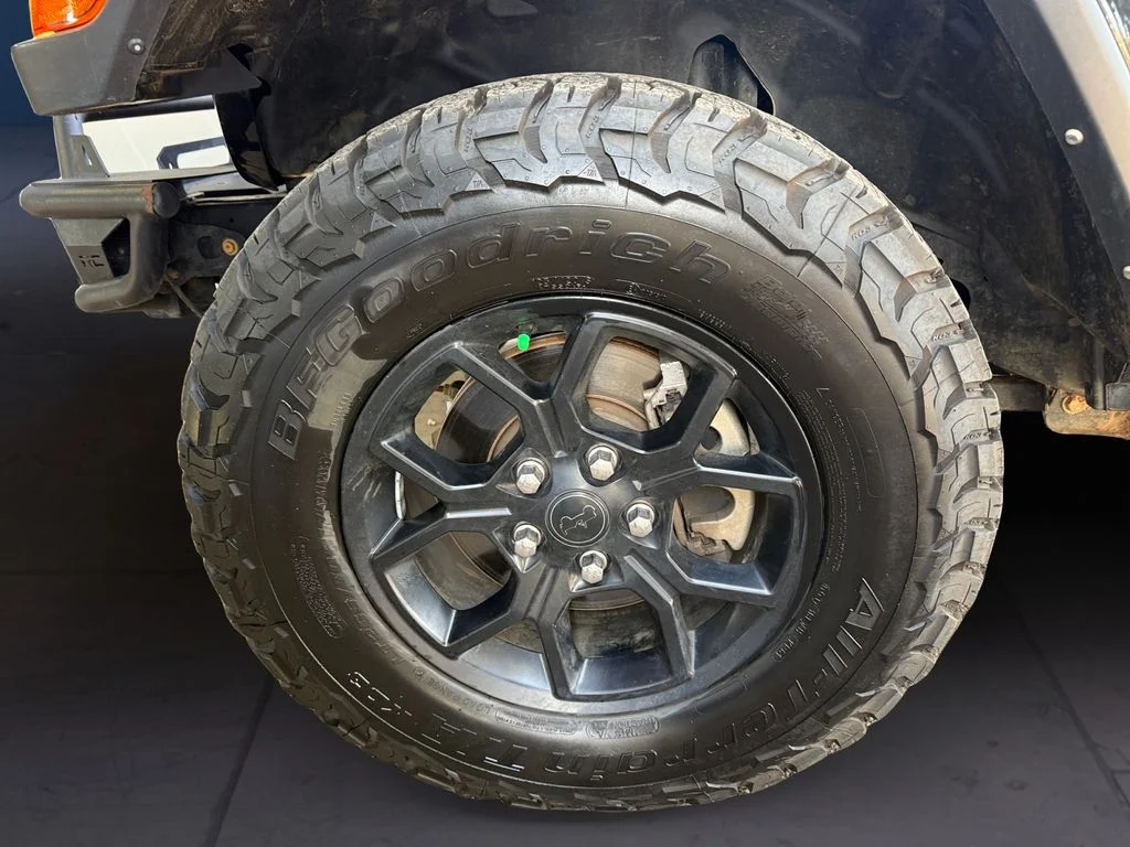 Used 2023 Black Jeep Sport S image 9