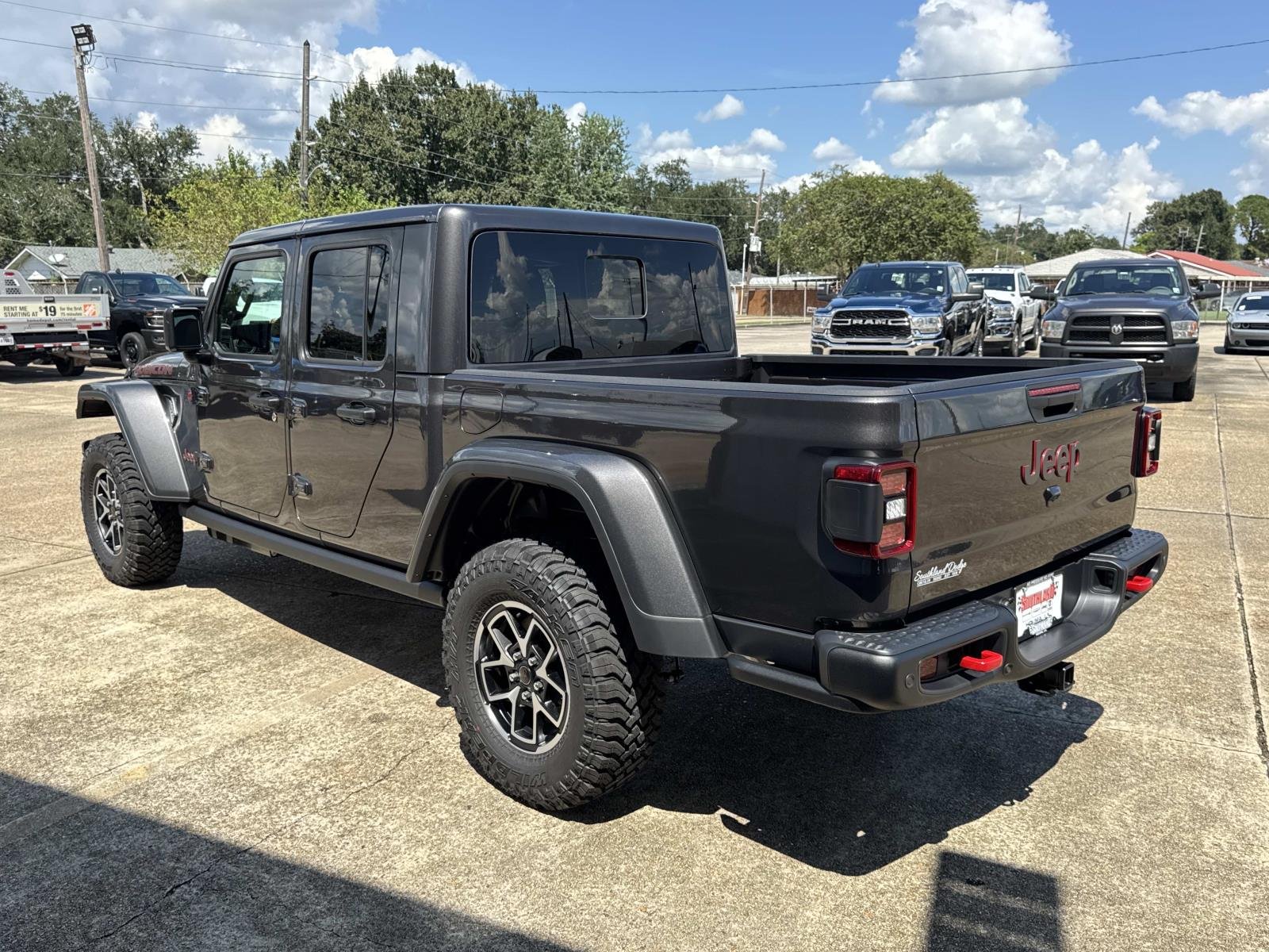 New 2026 Granite Crystal Metallic Clear-Coat Exterior Paint Jeep Rubicon X image 4