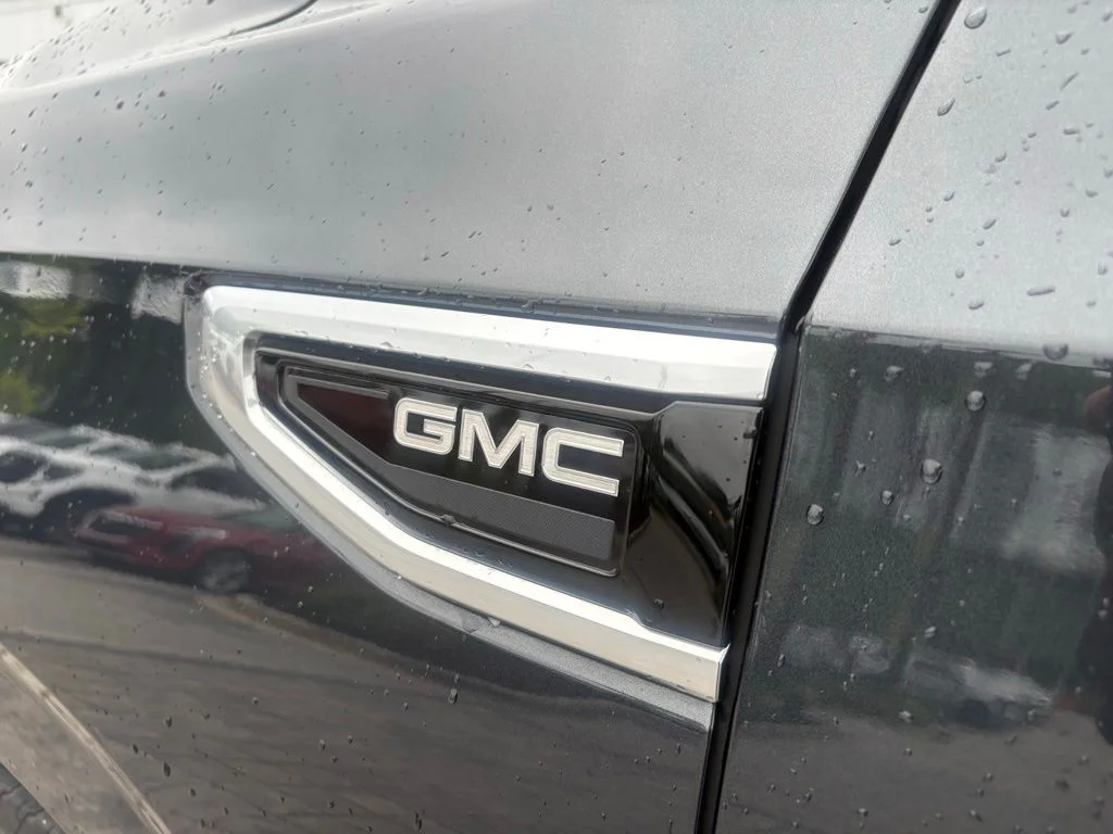 Used 2022 Hunter Green GMC Denali image 13