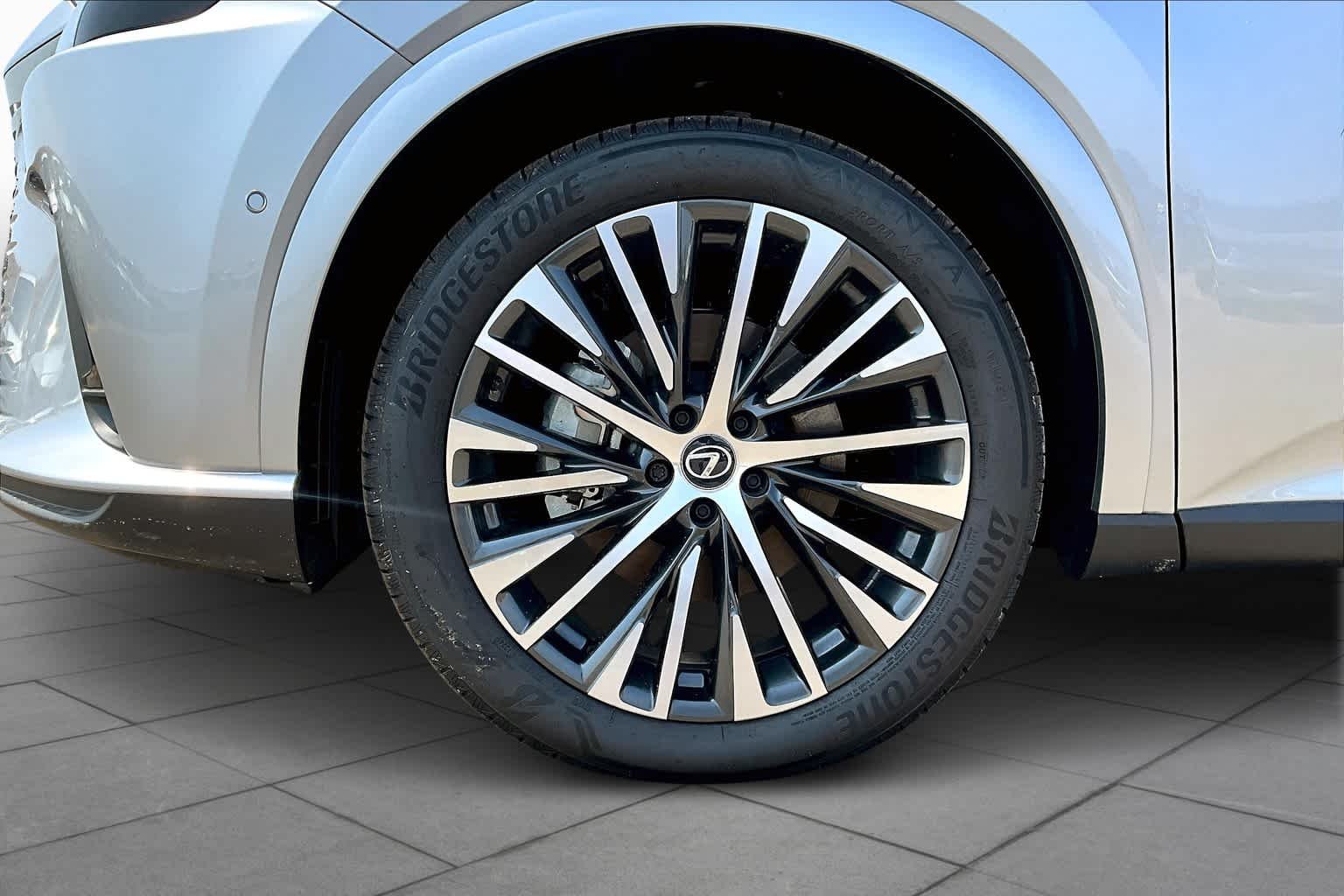 Certified Used 2024 Iridium Lexus Premium Plus image 9