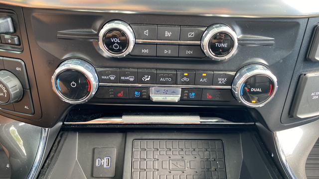 Used 2023 Carbonized Gray Metallic Ford Lariat image 18
