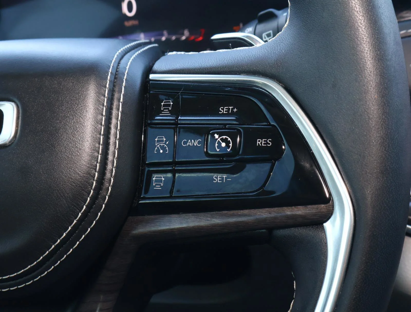 2023 Jeep Grand Cherokee Overland - Photo 25