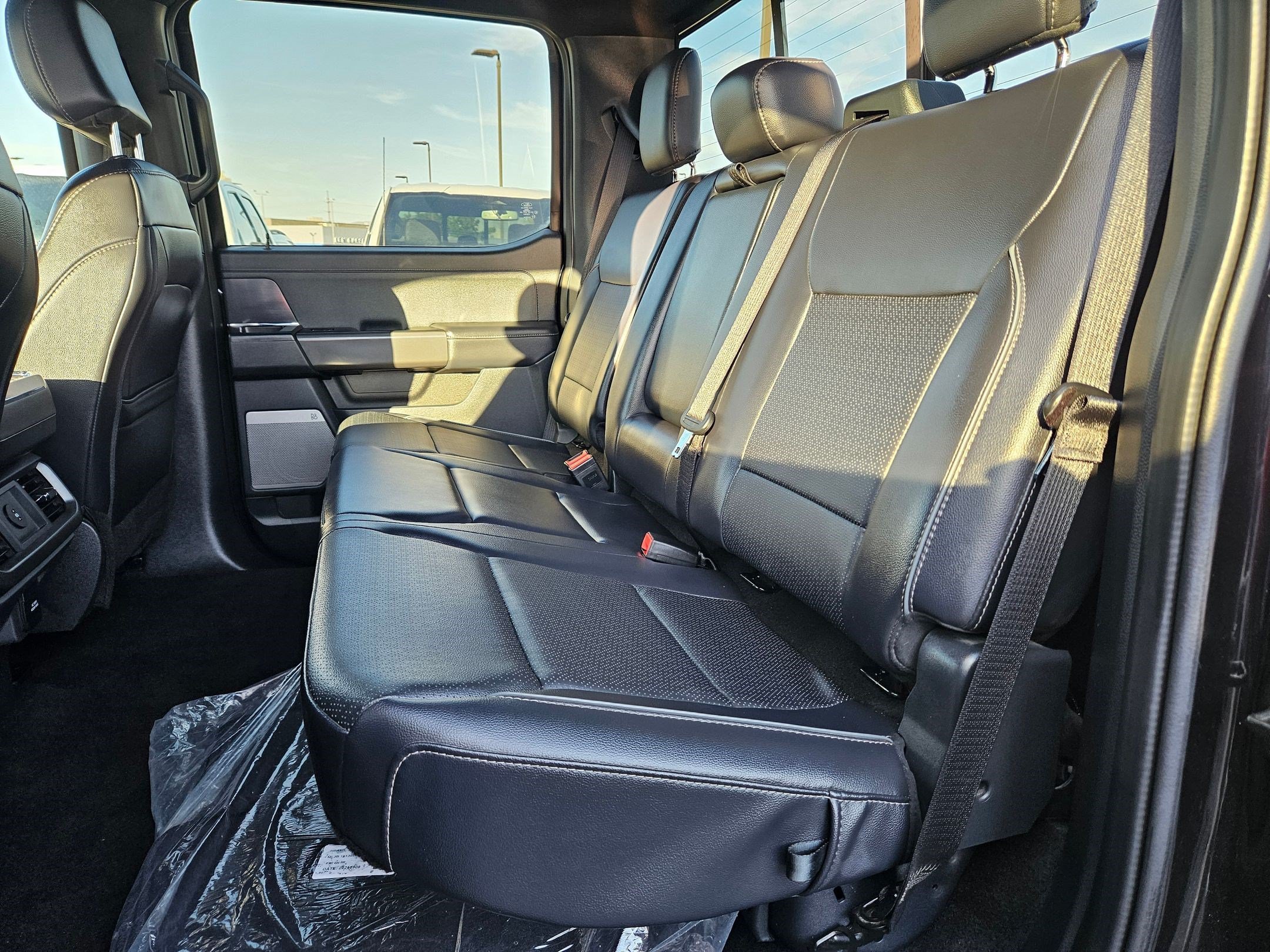 Used 2025 Agate Black Metallic Ford LARIAT image 27