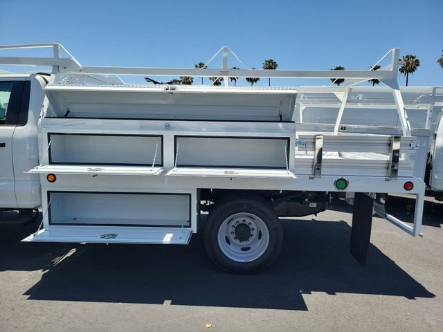New 2026 Oxford White Ford F-550® XL image 19
