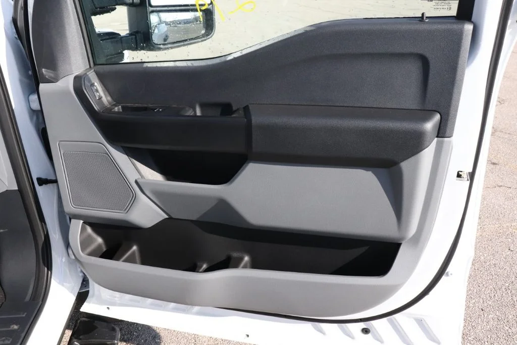New 2026 Oxford White Ford F-550® XL image 36