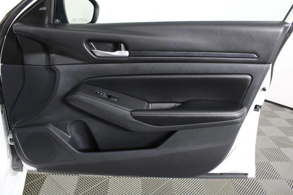 2025 Nissan Altima SV - Photo 8