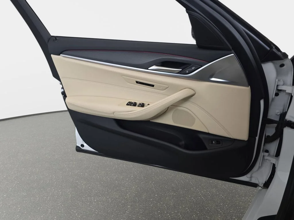 Used 2022 Mineral White Metallic BMW 530i xDrive image 26