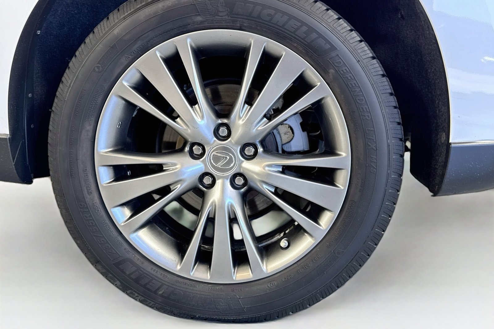 Used 2013 Starfire Pearl Lexus  image 29