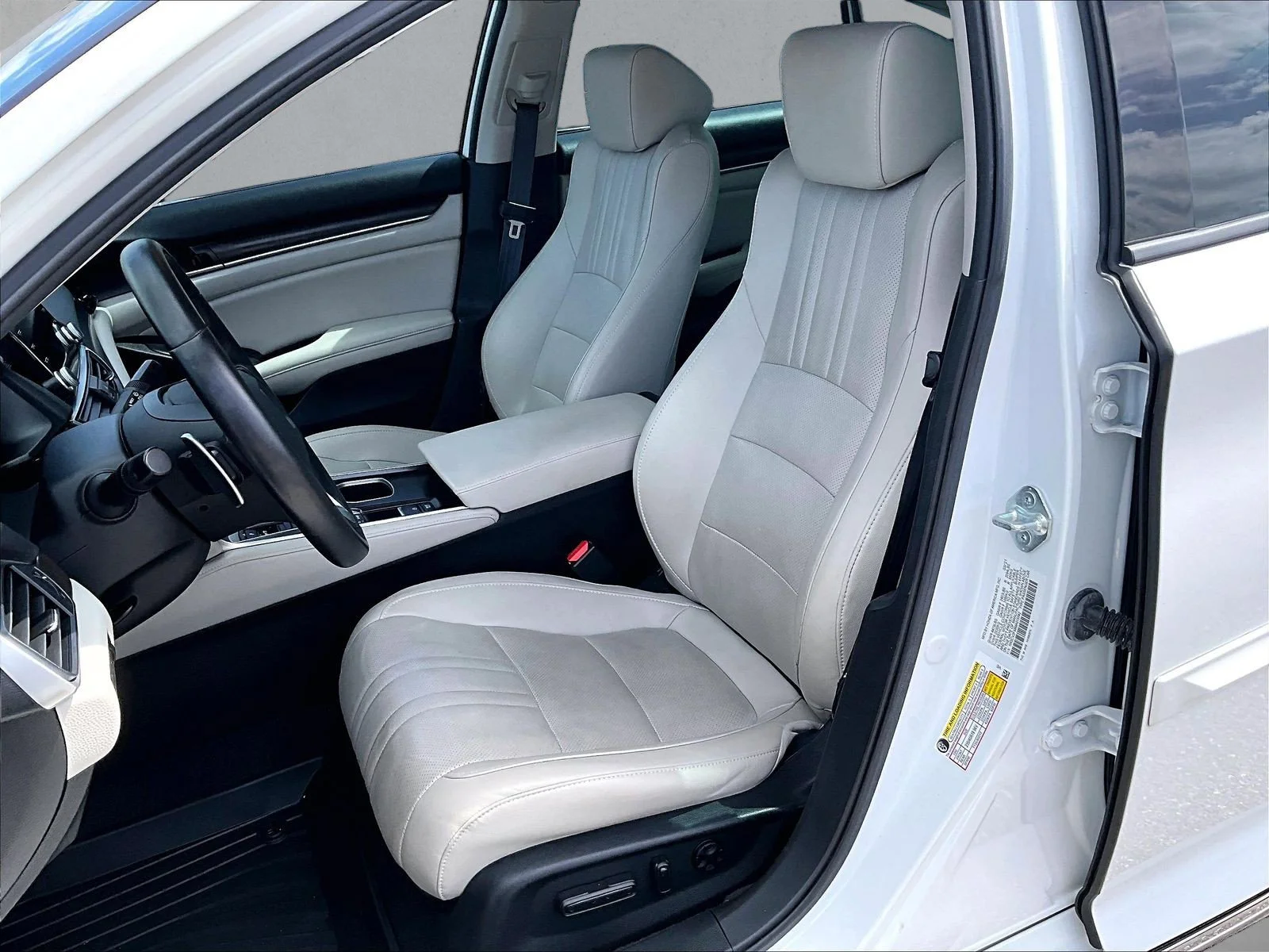 Used 2021 Platinum White Pearl Honda Touring image 24