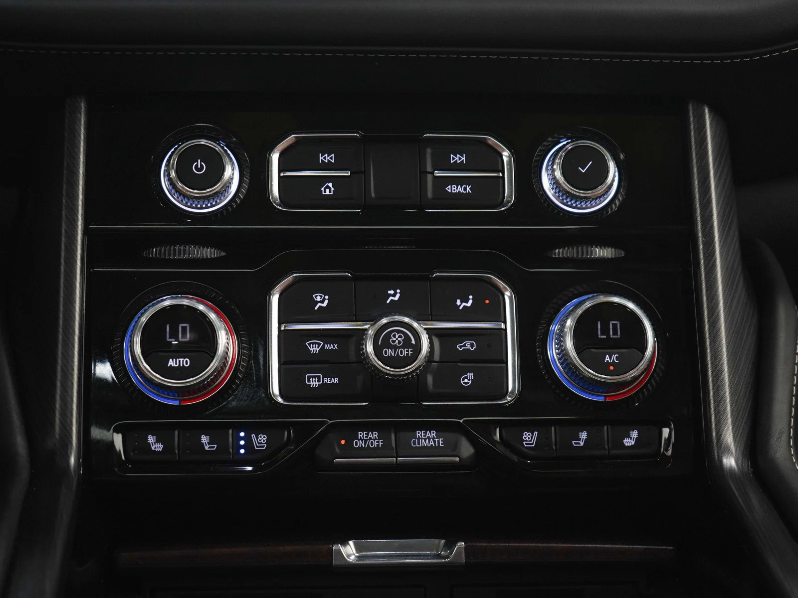 Used 2023 White Frost Tricoat GMC Denali Ultimate image 21