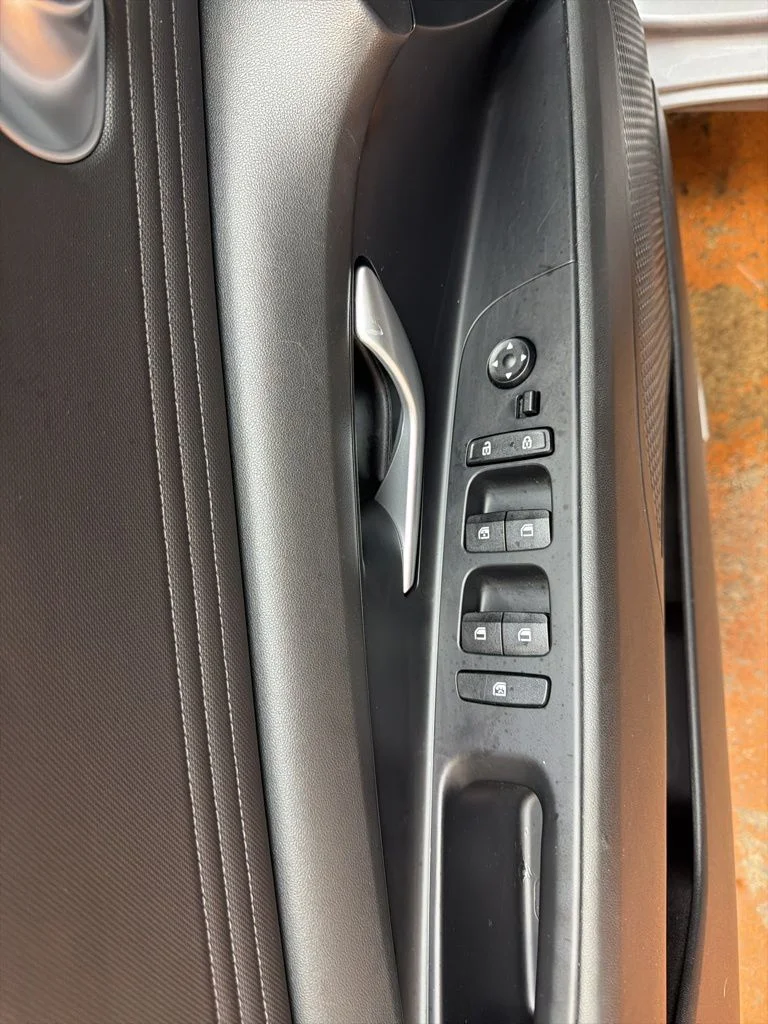 Used 2023 Fluid Metal Hyundai SEL image 23