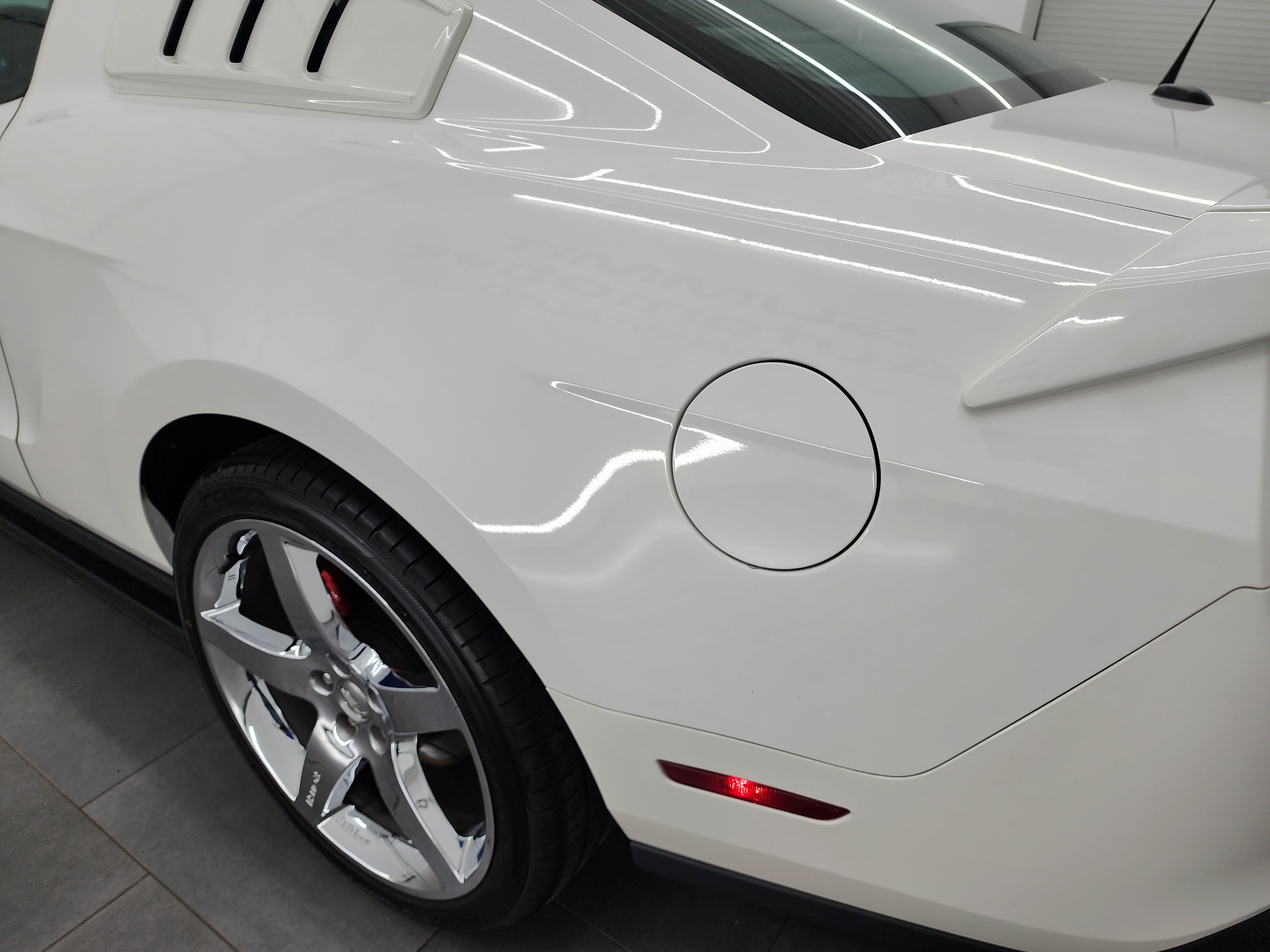 Used 2012 Performance White Ford GT Premium: GT PREMIUM-ROUSH STAGE 3-SUPERCHARGED-6 SPEED STICK-20 WHEELS-HID LIGHTS image 37