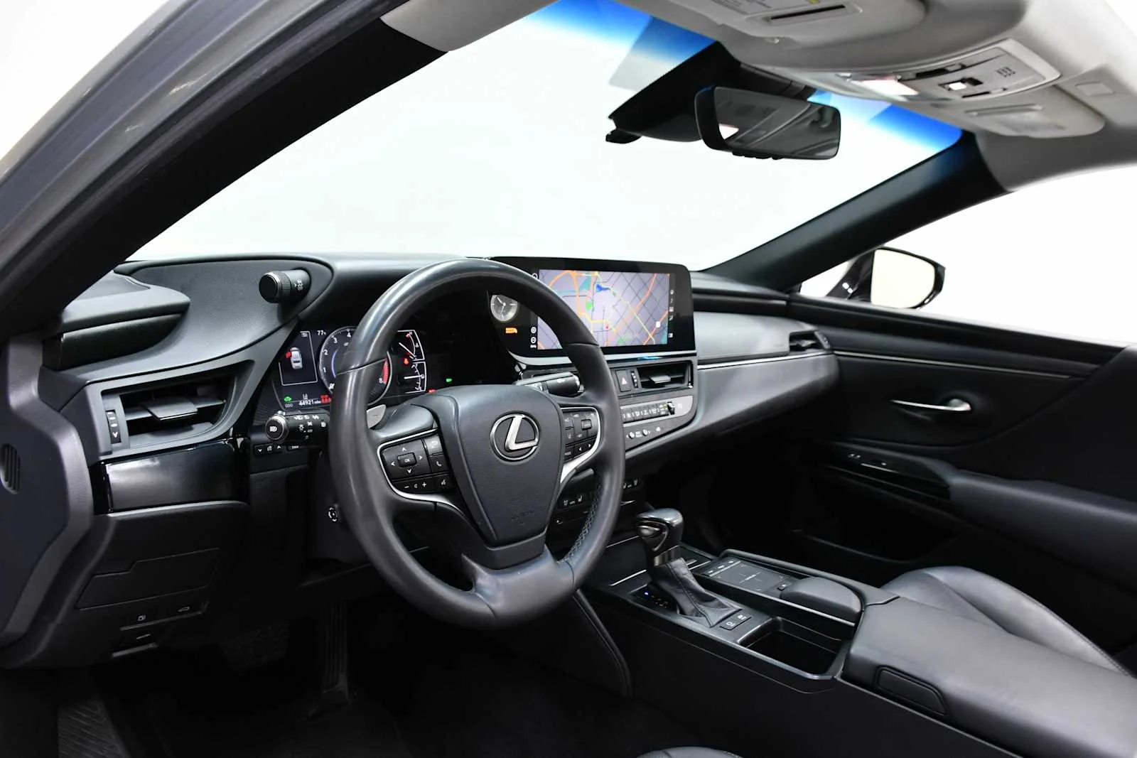 Certified Used 2022 IRIDIUM Lexus  image 16