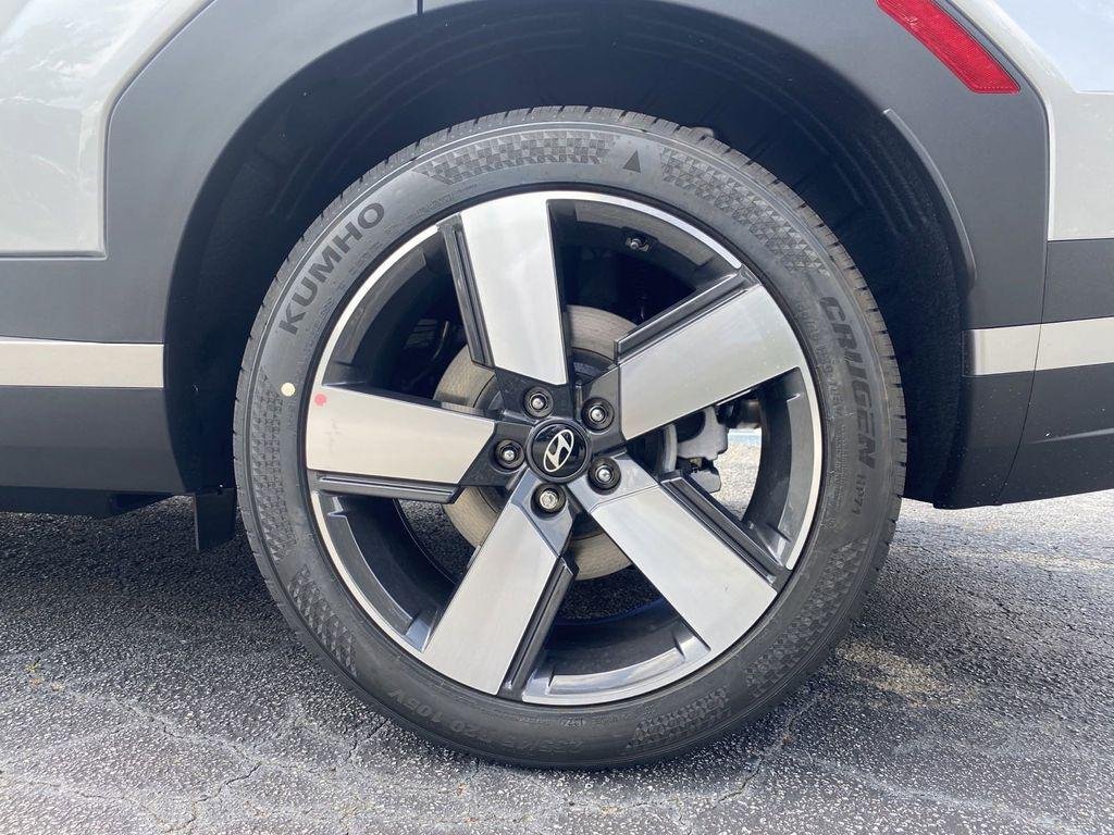 New 2024 Silver Hyundai Calligraphy FWD image 20