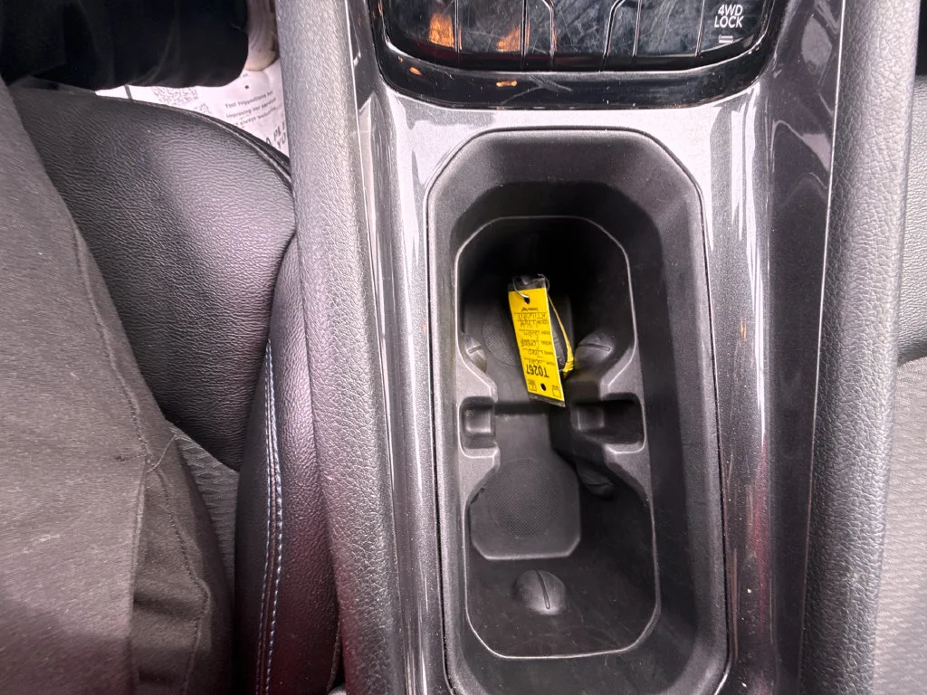 Used 2024 White Jeep Latitude image 25