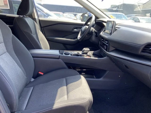 2025 Nissan Rogue SV - Photo 26