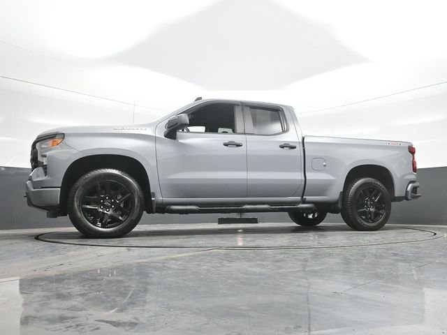 Used 2025 Gray Chevrolet Custom image 21
