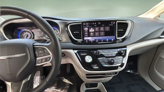Used 2023 Gray Chrysler Touring L image 11