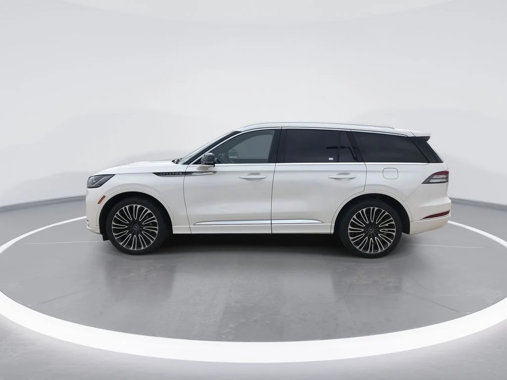 Used 2025 White Lincoln Black Label image 5