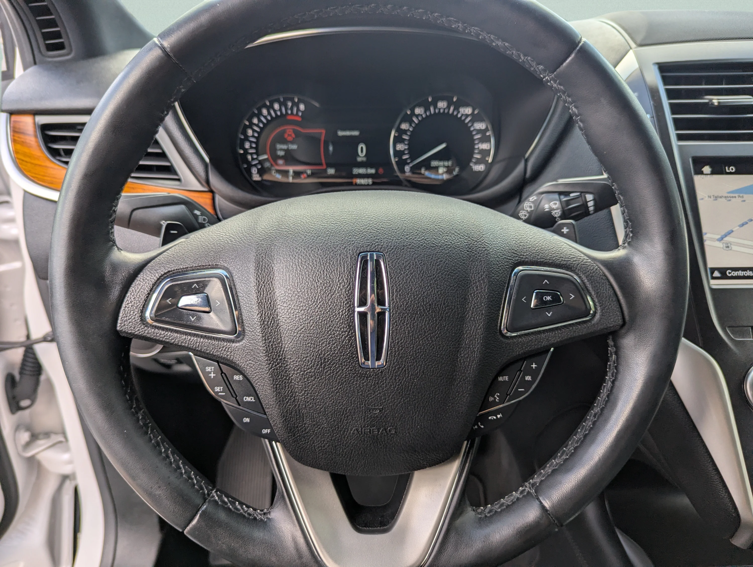 Used 2019 White Platinum Clearcoat Metallic Lincoln Reserve image 44