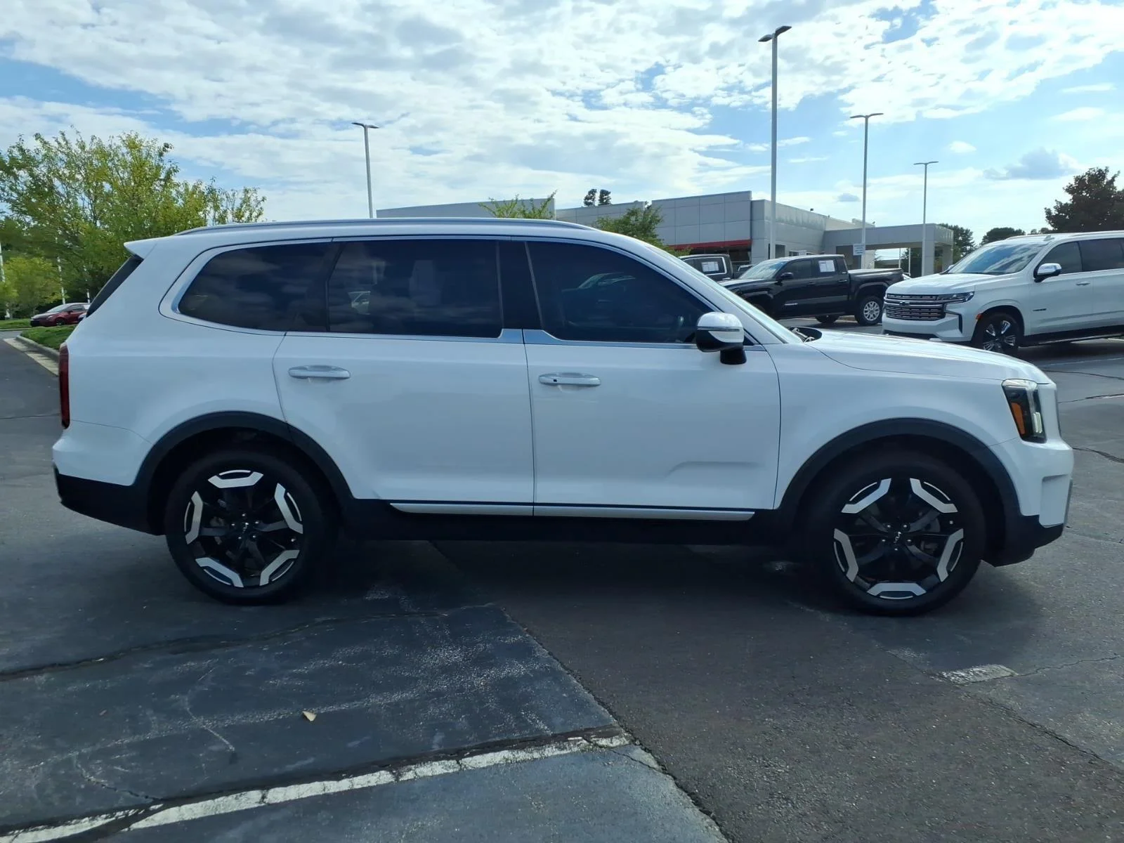 Used 2023  KIA S image 13