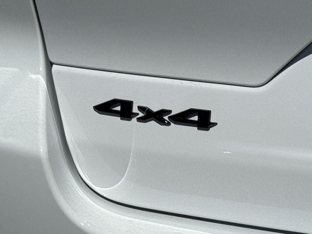 New 2026 Bright White Clear-Coat Exterior Paint Jeep Limited image 9