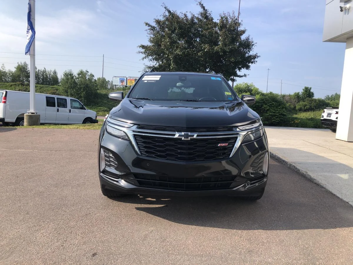Used 2023 Black Chevrolet AWD 4dr RS image 4