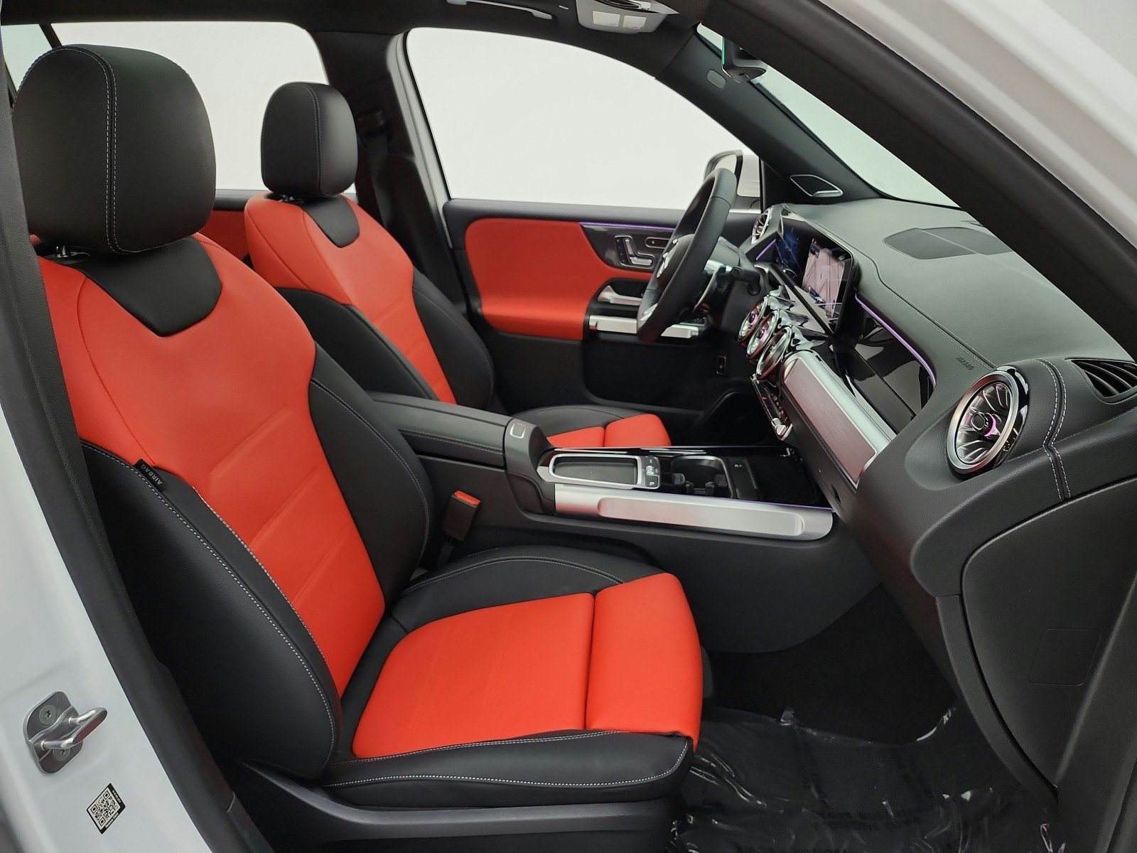 New 2026 Polar White Mercedes-Benz AMG® GLB 35 4MATIC SUV image 14